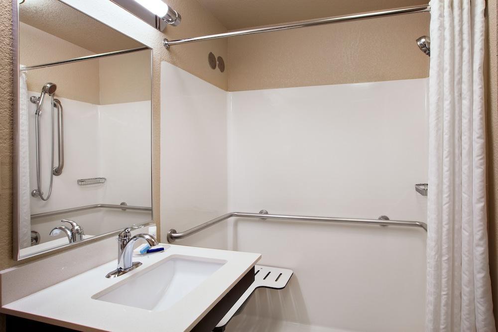 Candlewood Suites Medford By Ihg Buitenkant foto