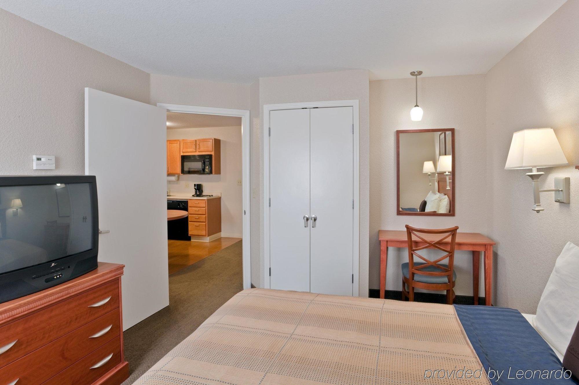 Candlewood Suites Medford By Ihg Buitenkant foto